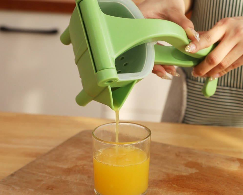 Juicer for plastic manual juicer